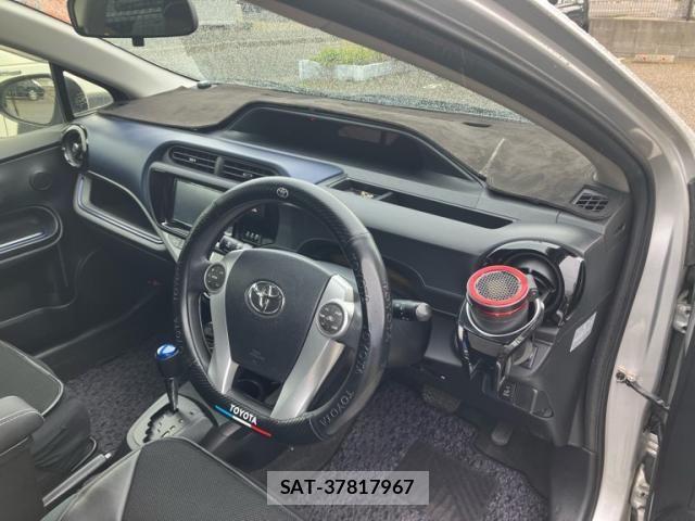 Toyota AQUA 2015-08 8034405-9