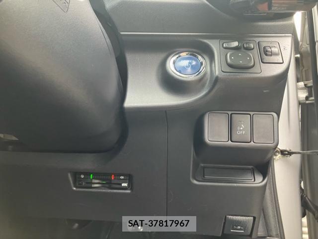 Toyota AQUA 2015-08 8034405-11