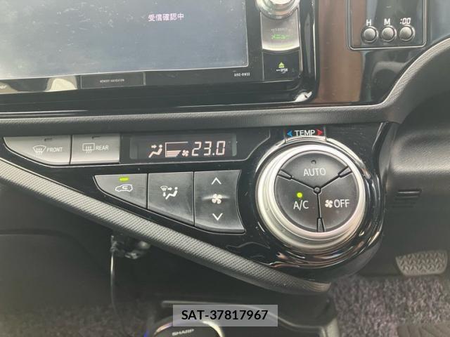 Toyota AQUA 2015-08 8034405-14