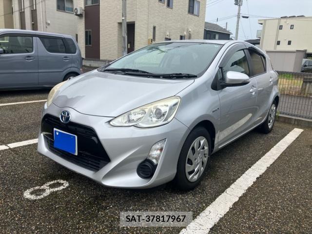 Toyota AQUA 2015-08 8034405-1