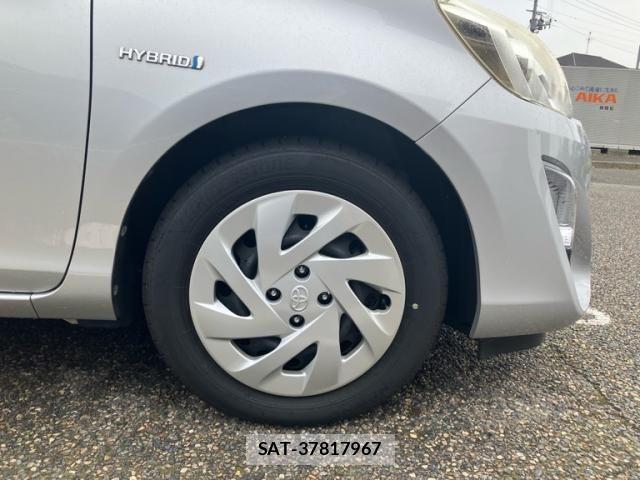 Toyota AQUA 2015-08 8034405-3