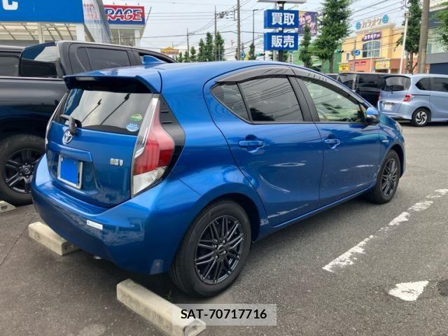 Toyota AQUA 2015-11 8072839-3