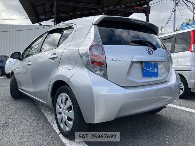 Toyota AQUA 2012-08 8072835-2