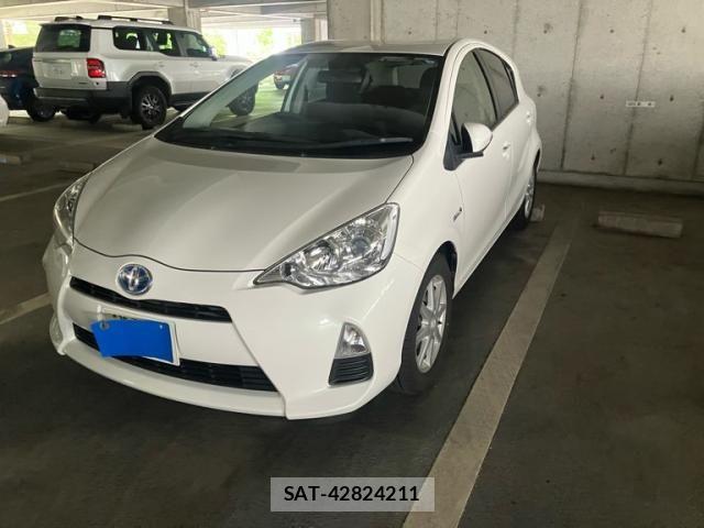 Toyota AQUA 2013-10 8072828-0
