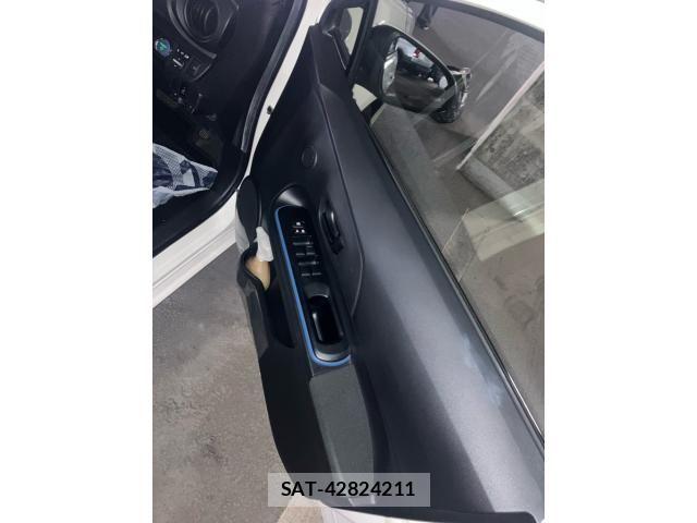 Toyota AQUA 2013-10 8072828-9