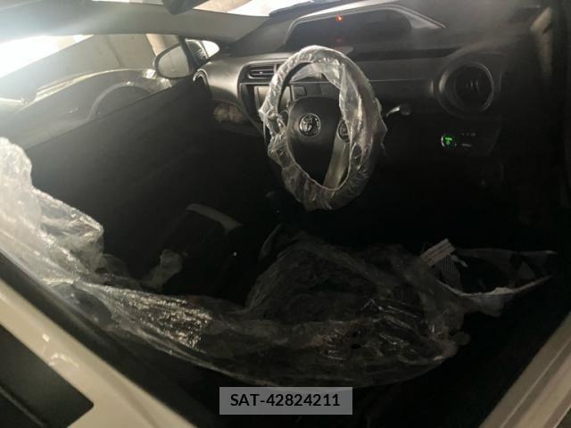 Toyota AQUA 2013-10 8072828-10