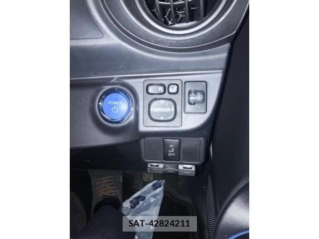 Toyota AQUA 2013-10 8072828-14