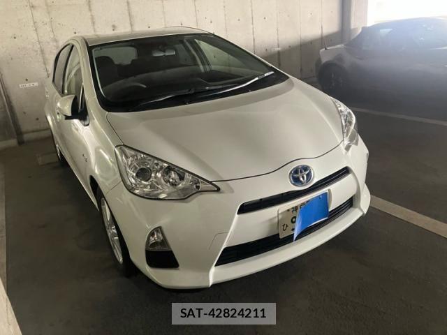Toyota AQUA 2013-10 8072828-1