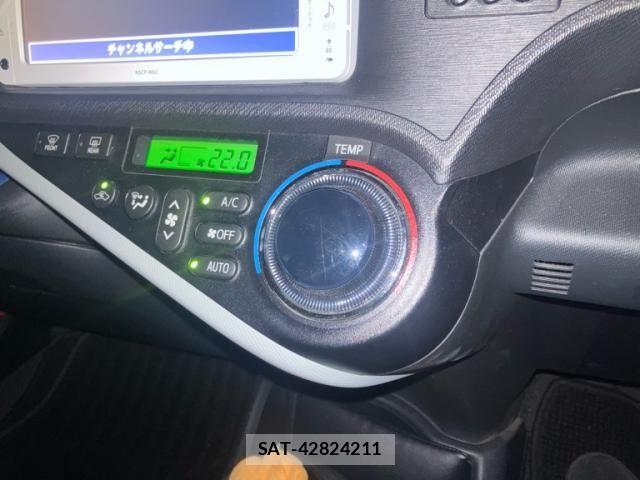 Toyota AQUA 2013-10 8072828-18