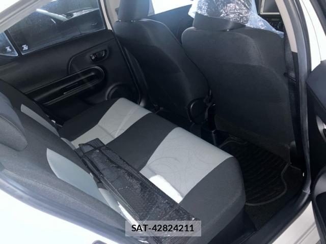Toyota AQUA 2013-10 8072828-19