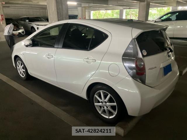 Toyota AQUA 2013-10 8072828-2