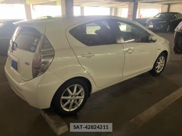 Toyota AQUA 2013-10 8072828-3