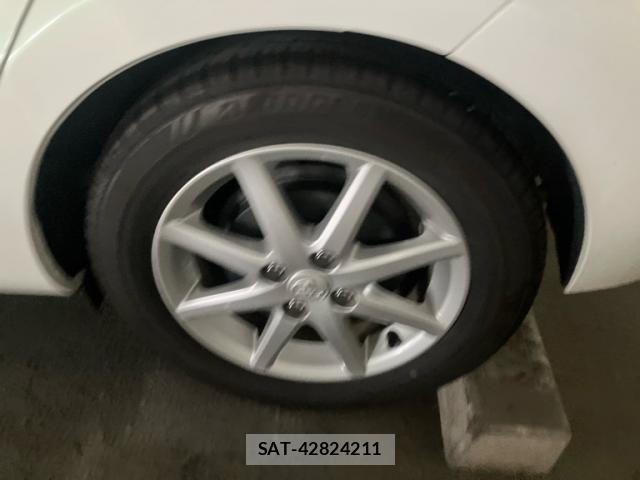 Toyota AQUA 2013-10 8072828-6