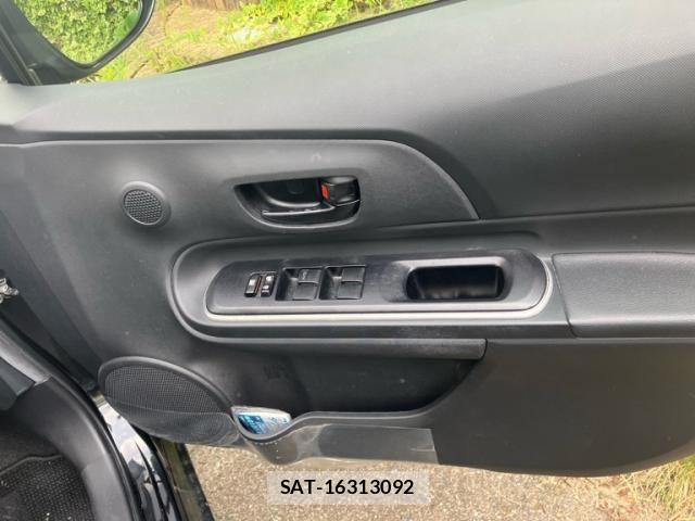 Toyota AQUA 2017-07 8072574-9