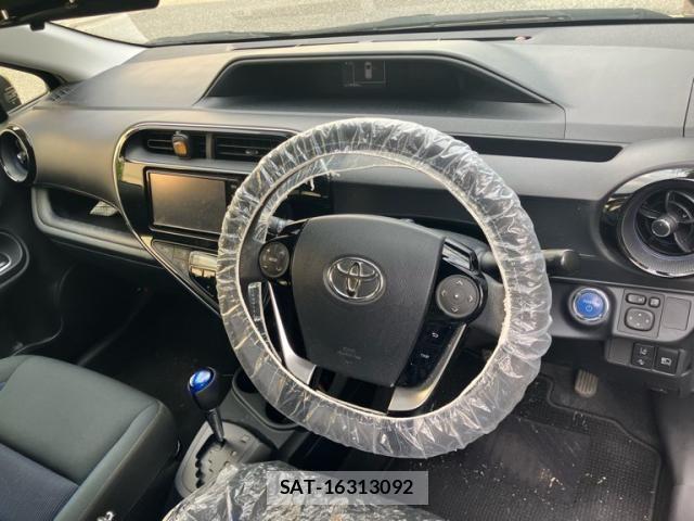 Toyota AQUA 2017-07 8072574-10
