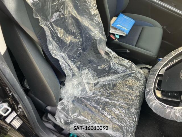 Toyota AQUA 2017-07 8072574-11
