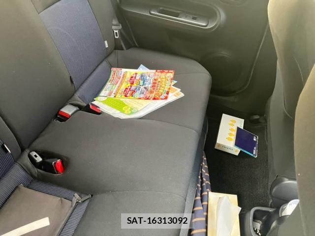 Toyota AQUA 2017-07 8072574-13