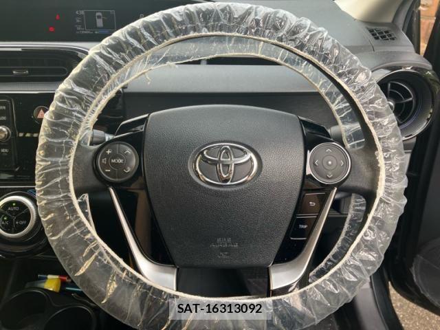 Toyota AQUA 2017-07 8072574-15