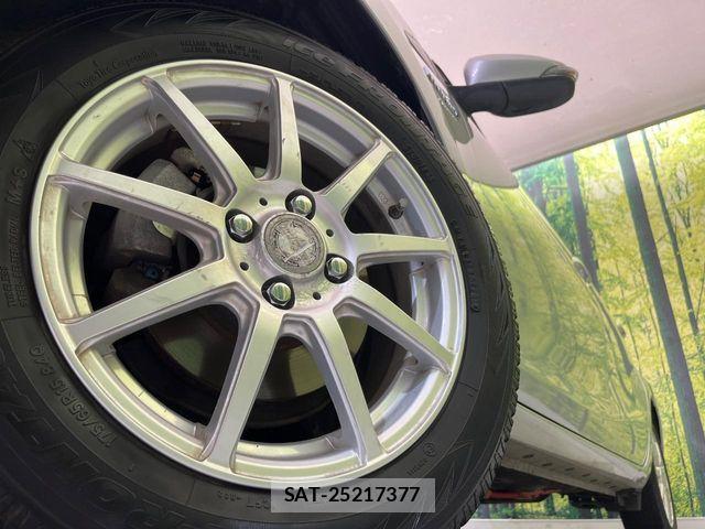 Toyota AQUA 2013-04 8072573-12