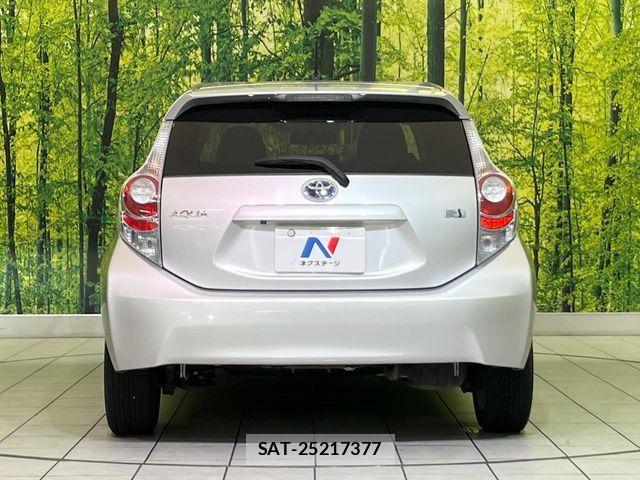 Toyota AQUA 2013-04 8072573-14