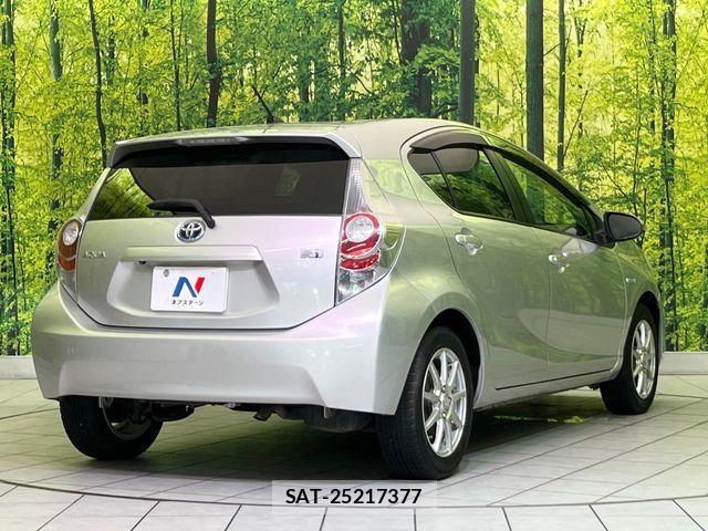 Toyota AQUA 2013-04 8072573-16