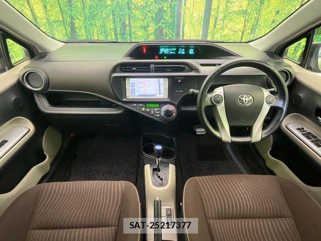 Toyota AQUA 2013-04 8072573-1