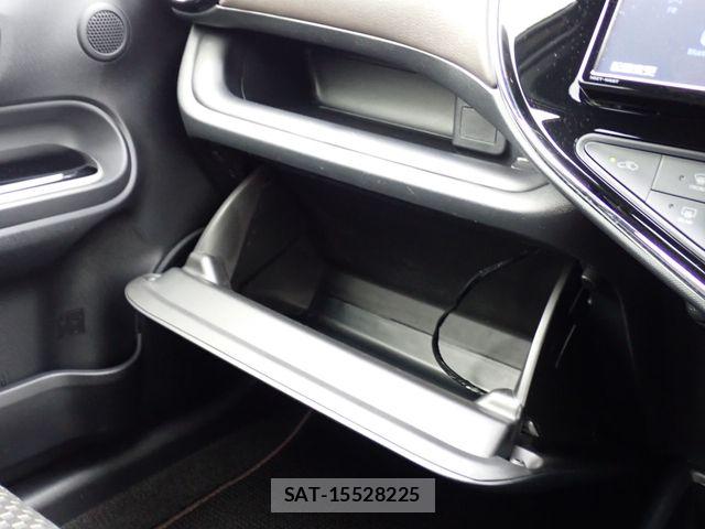Toyota AQUA 2019-04 8072787-16