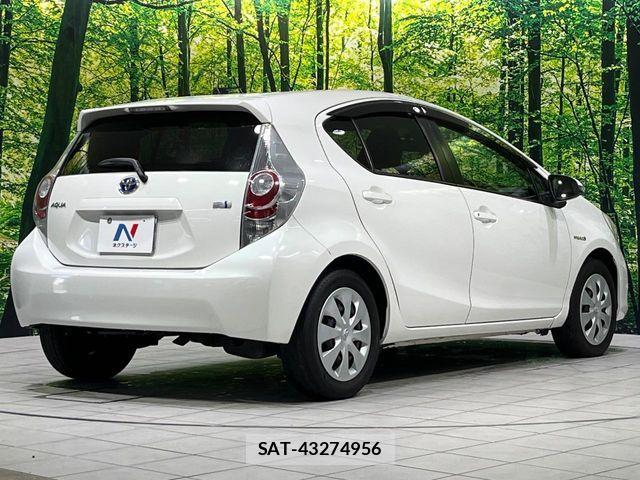 Toyota AQUA 2012-12 8072822-16