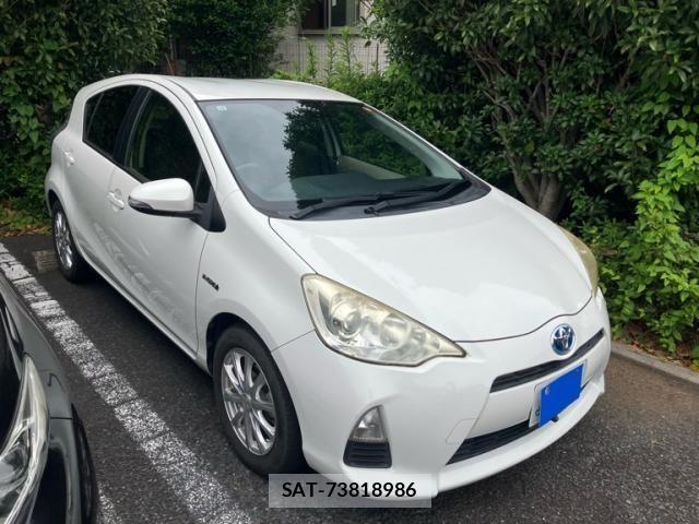 Toyota AQUA 2013-10 8072819-0