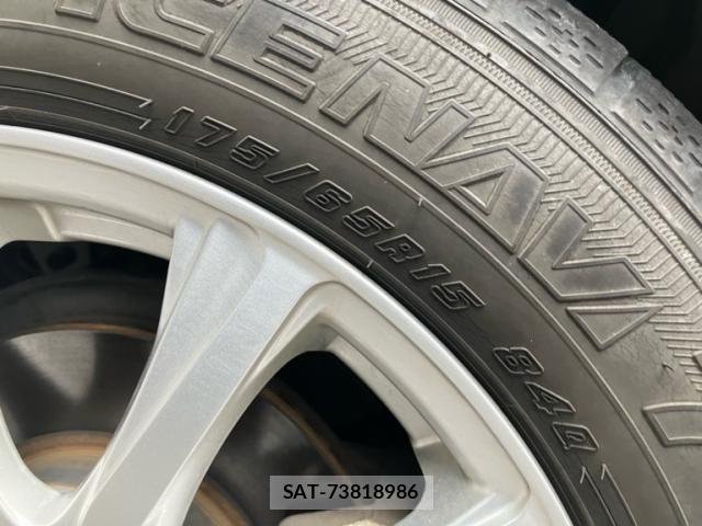 Toyota AQUA 2013-10 8072819-15