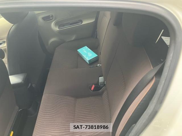 Toyota AQUA 2013-10 8072819-3