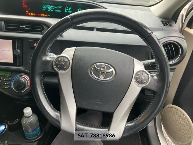 Toyota AQUA 2013-10 8072819-6