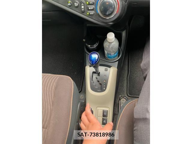 Toyota AQUA 2013-10 8072819-7