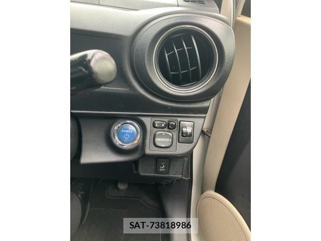 Toyota AQUA 2013-10 8072819-8