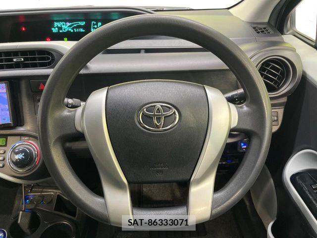 Toyota AQUA 2012-05 8072832-10