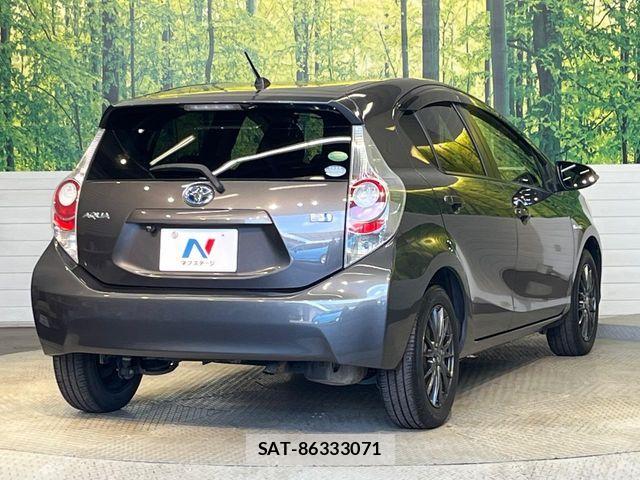 Toyota AQUA 2012-05 8072832-16