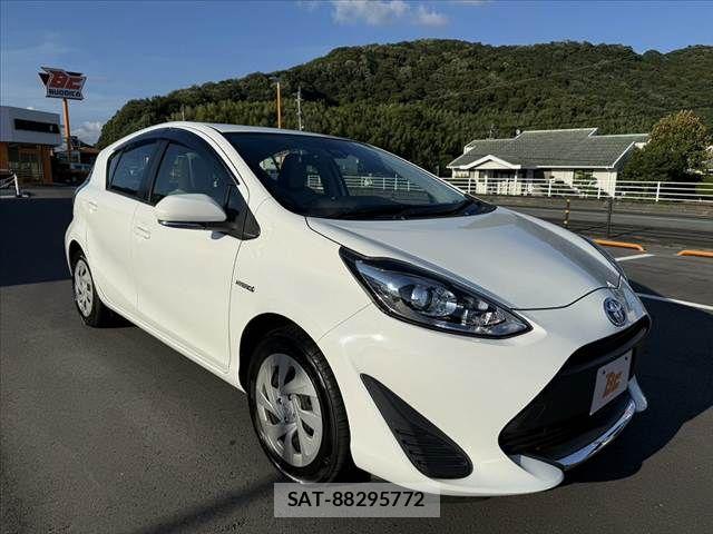 Toyota AQUA 2020-05 8072801-9