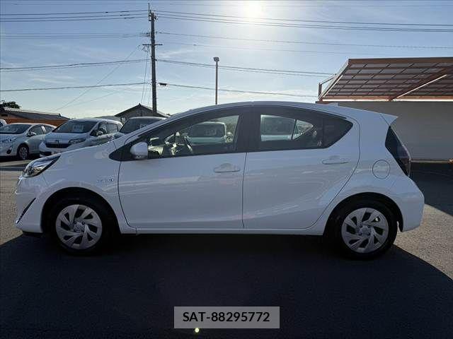 Toyota AQUA 2020-05 8072801-10