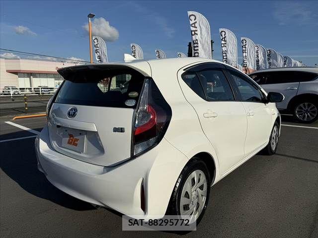 Toyota AQUA 2020-05 8072801-12