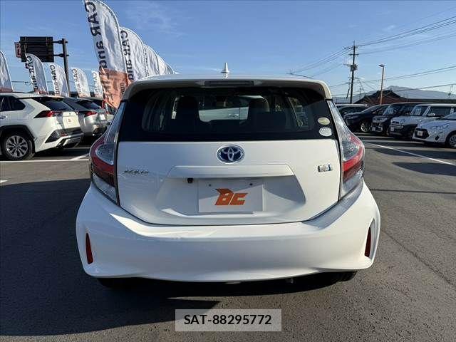 Toyota AQUA 2020-05 8072801-13