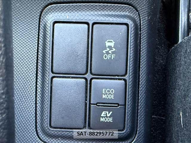 Toyota AQUA 2020-05 8072801-27