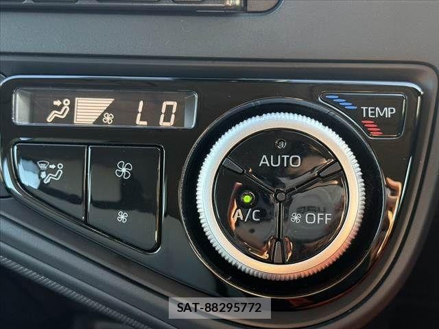 Toyota AQUA 2020-05 8072801-6