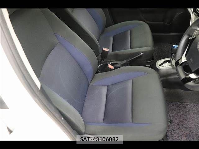 Toyota AQUA 2020-01 8072792-10