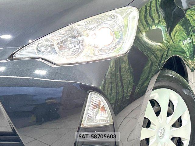 Toyota AQUA 2013-11 8072833-11