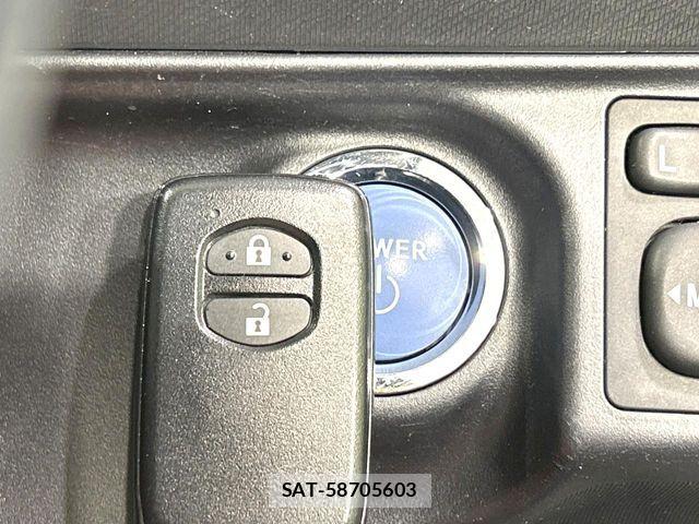 Toyota AQUA 2013-11 8072833-5