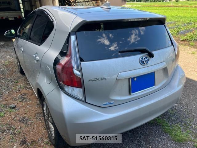 Toyota AQUA 2015-07 8072831-2