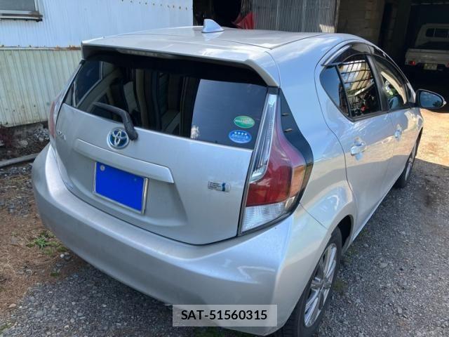 Toyota AQUA 2015-07 8072831-3