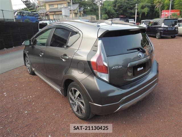 Toyota AQUA 2015-01 8072572-10