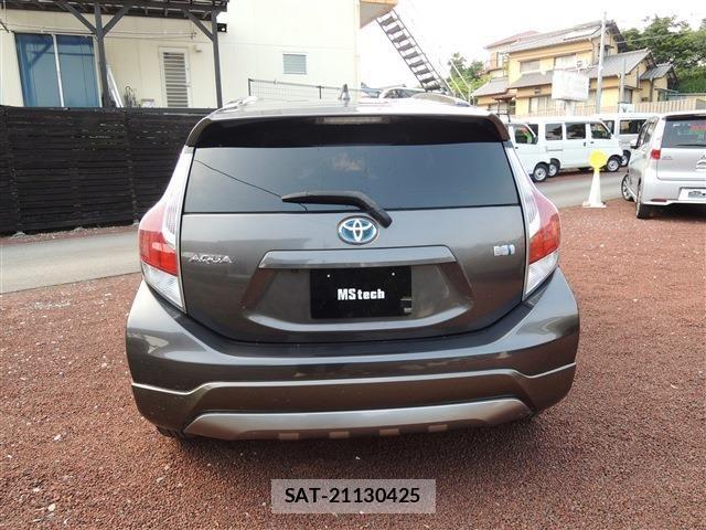 Toyota AQUA 2015-01 8072572-11