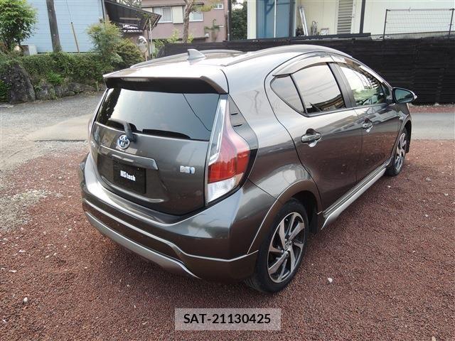 Toyota AQUA 2015-01 8072572-12